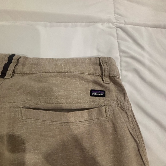 Patagonia Men's Beige Flat Front Shorts - Picture 6 of 8